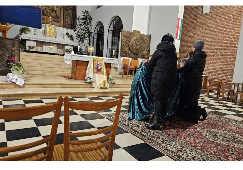 Mária est a pálos templomban